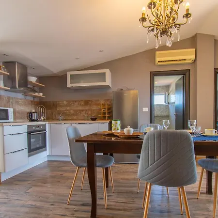 Lean Apartman *