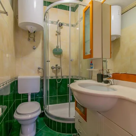 Lean Apartman