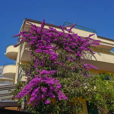 Lean Apartman *