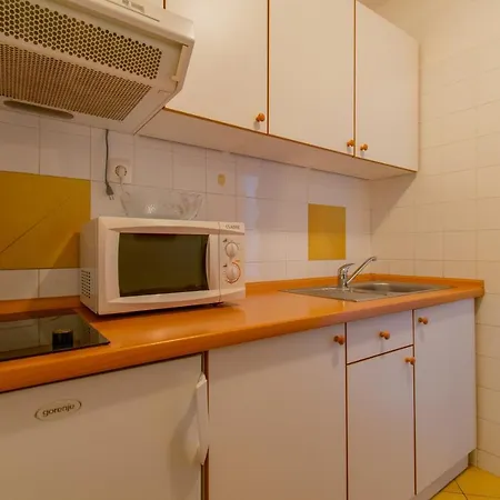 Lean Apartment *
