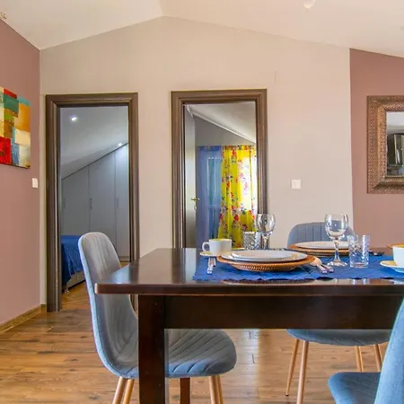 Lean Apartment *